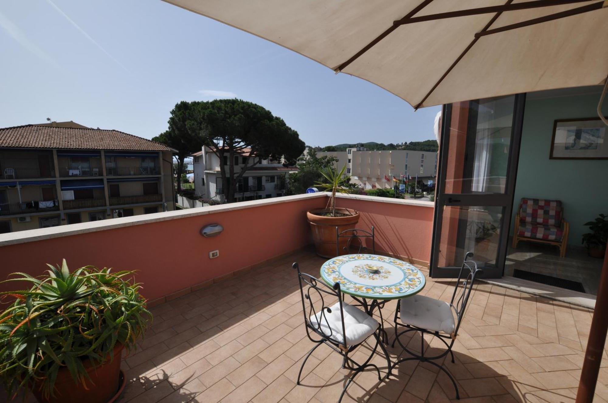 Hotel Mistral Marina di Campo Εξωτερικό φωτογραφία
