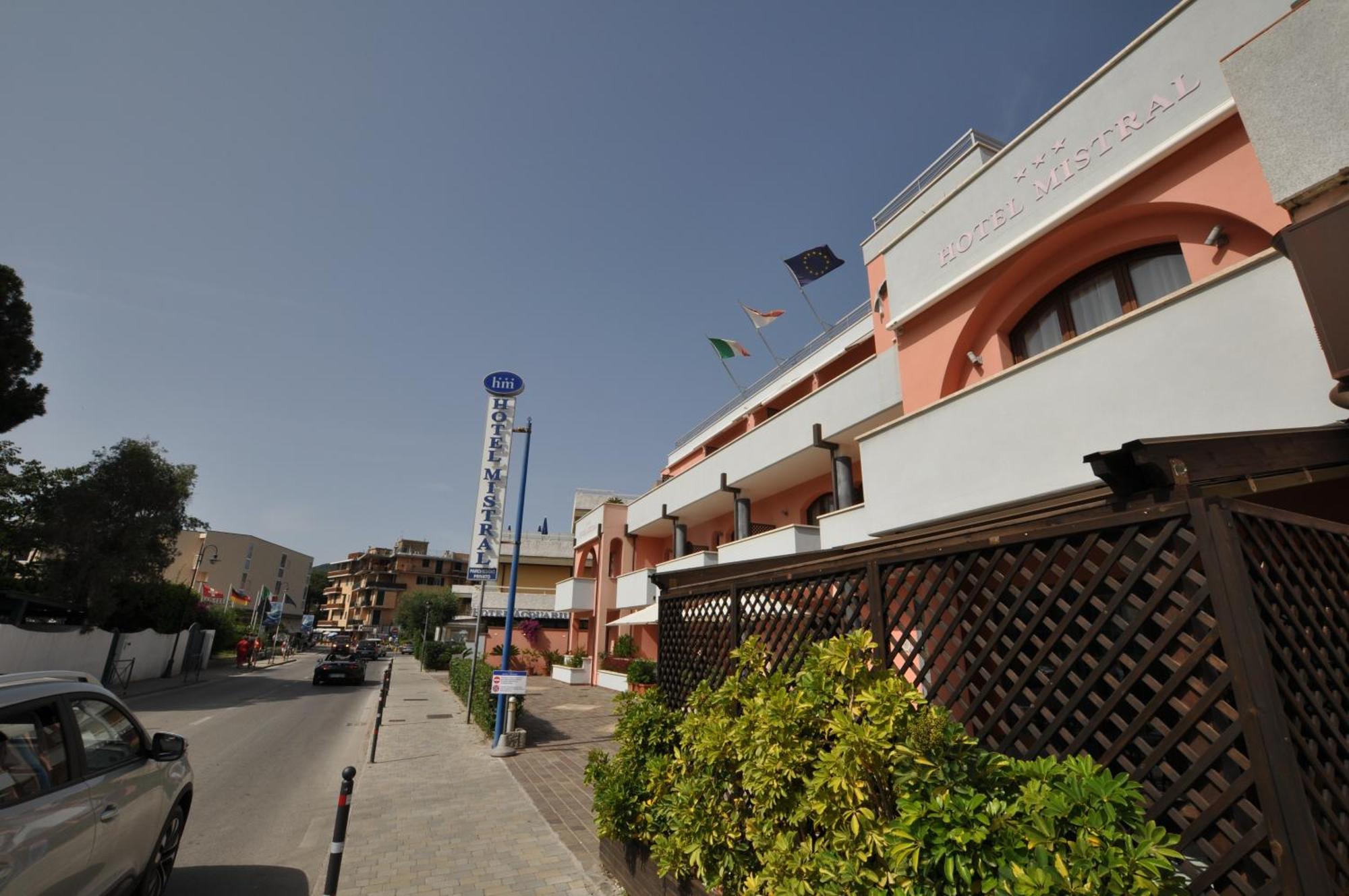 Hotel Mistral Marina di Campo Εξωτερικό φωτογραφία