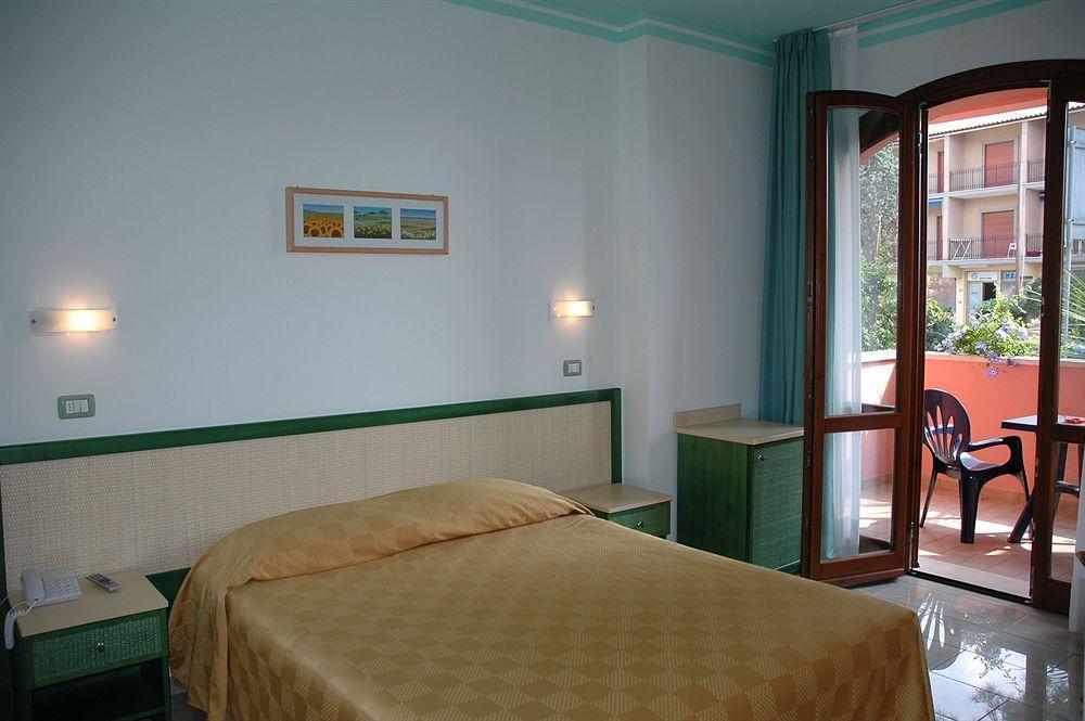 Hotel Mistral Marina di Campo Εξωτερικό φωτογραφία