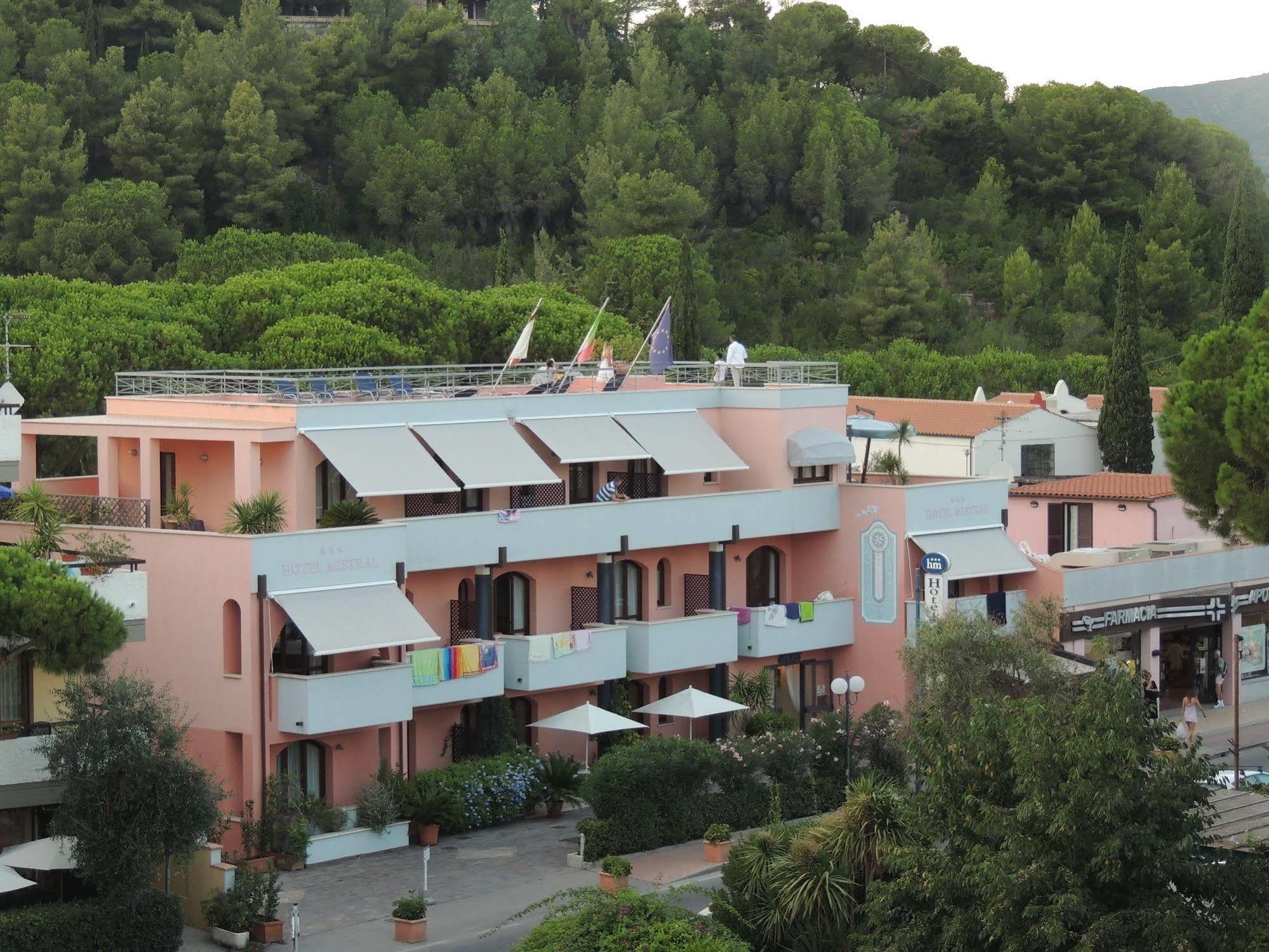 Hotel Mistral Marina di Campo Εξωτερικό φωτογραφία