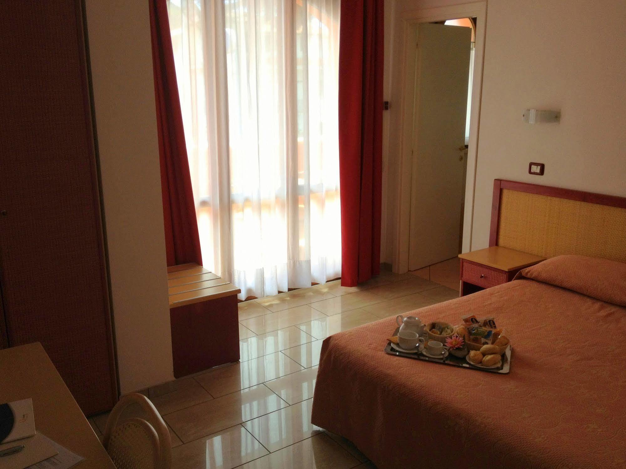 Hotel Mistral Marina di Campo Εξωτερικό φωτογραφία
