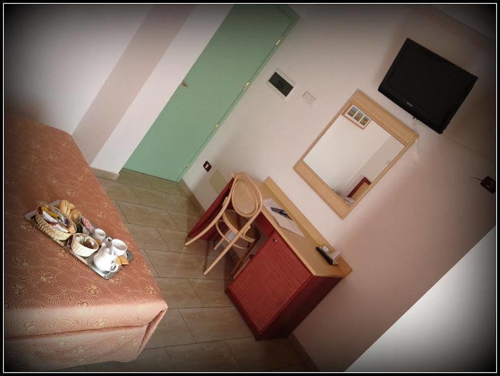 Hotel Mistral Marina di Campo Εξωτερικό φωτογραφία
