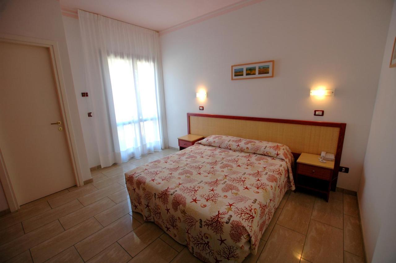 Hotel Mistral Marina di Campo Εξωτερικό φωτογραφία